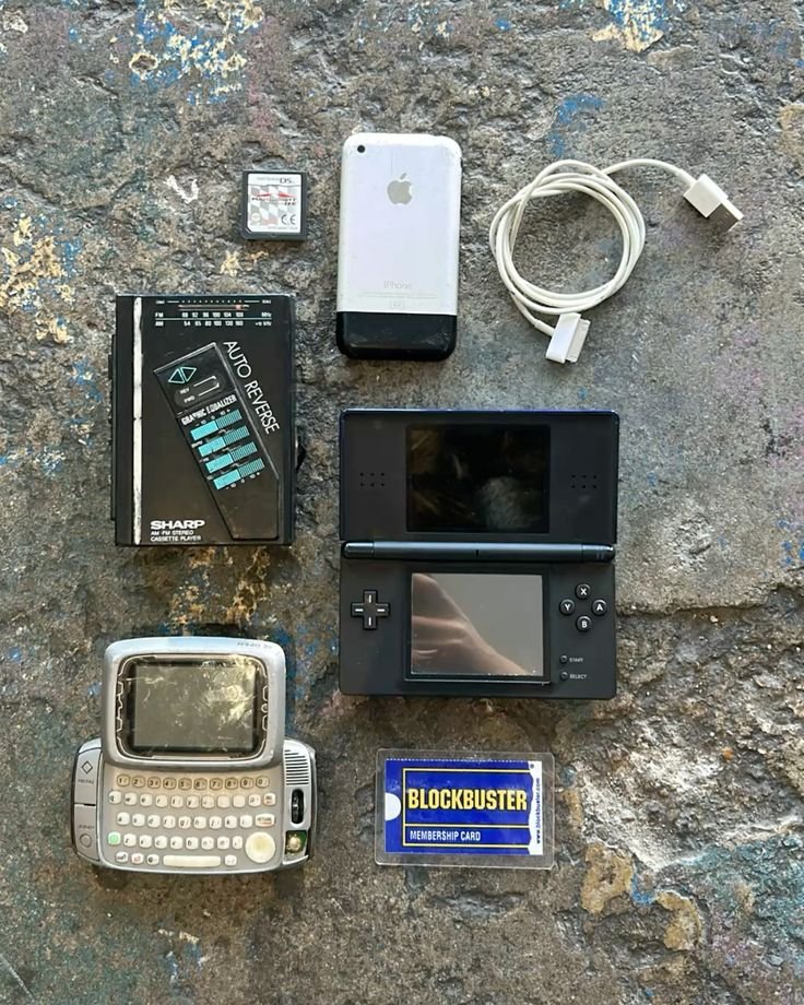 GentlemenxStyle's tweet photo. Peak portable design. Pure nostalgia. https://t.co/MiGCZQrYhr