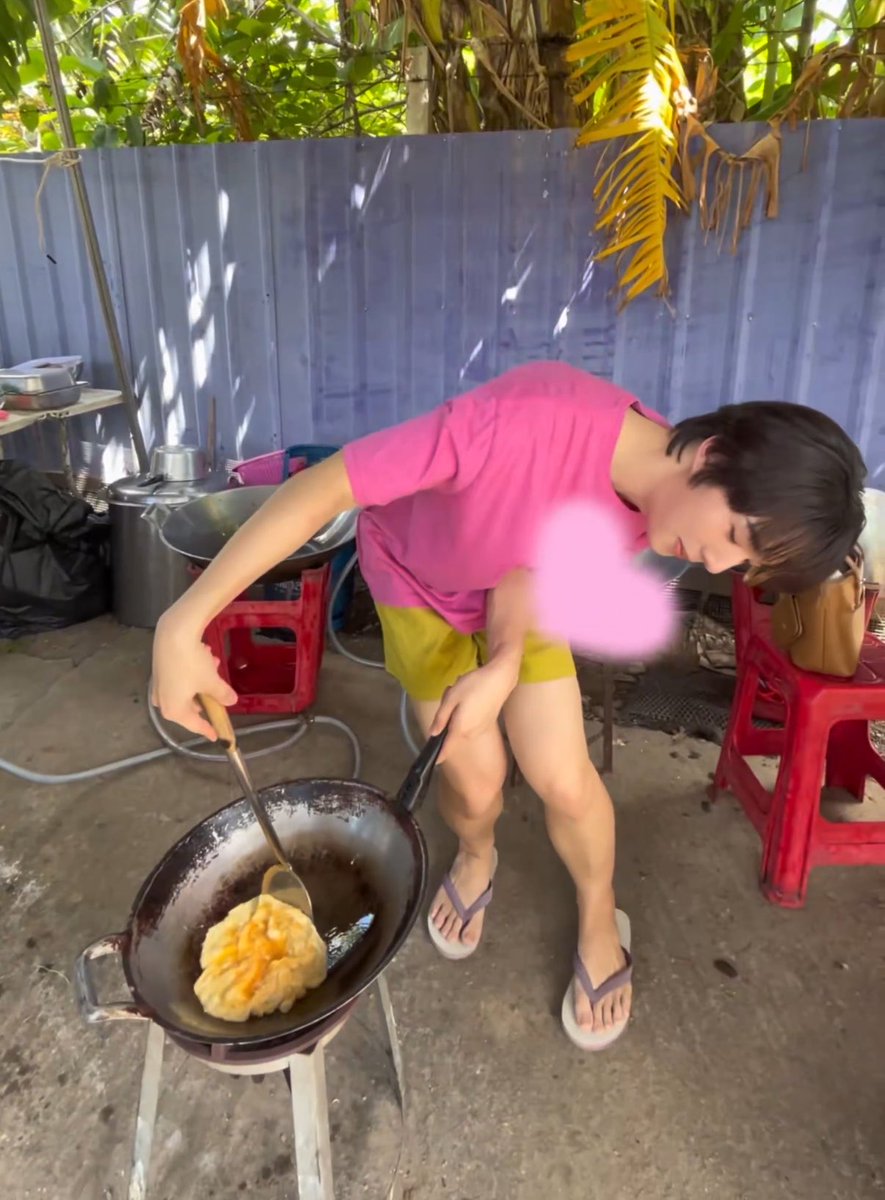 MEWJAExZEEPRUK's tweet photo. คอนก็ต้องซ้อม ซีรีส์ก็ต้องถ่าย แต่เมื่อแฟนอยากกินไข่เจียว https://t.co/ntU4GNzT1w