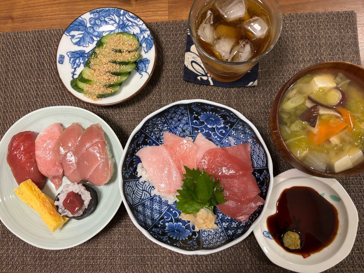 jasminetea0517's tweet photo. 海辺の町のマグロフェアでのお寿司🍣をお土産にして、自宅で二次会🍻 https://t.co/3nRt5dP3K0