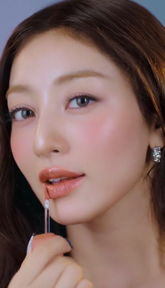 cactusjihyo's tweet photo. flawless face https://t.co/rCtu8o3xY3