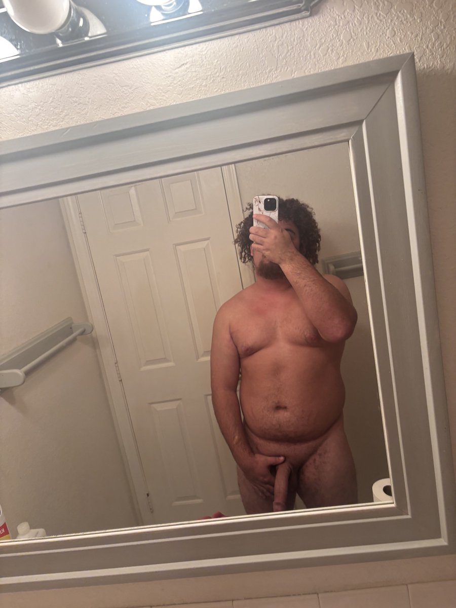 G33k3D1300's tweet photo. 😏😋 https://t.co/KyJX7anBvl