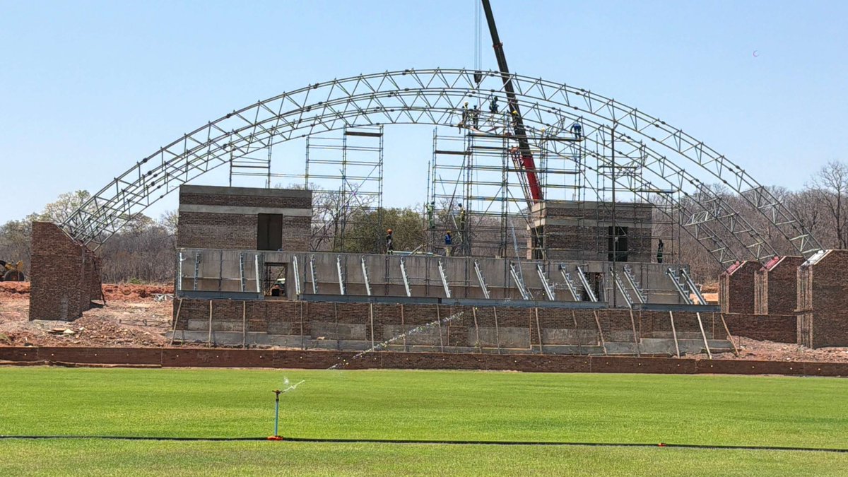 ZimCricketPod's tweet photo. Latest collection of images of the under-construction Mosi-oa-Tunya International Cricket Stadium released by @ICC.

The media centre, broadcast centre, changing rooms, medical facility, grandstands and grass banks are largely complete. Looks like we're on track for 2027 🔥🇿🇼 https://t.co/mB31r78iMy