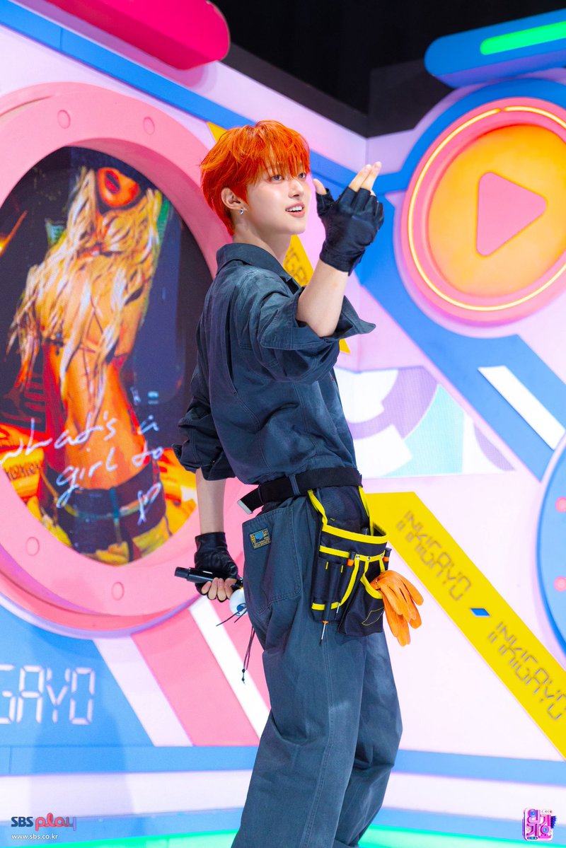 by0907's tweet photo. 정비공쭈 비하인드 컷 🍊📸 https://t.co/h5x66YLNsW
