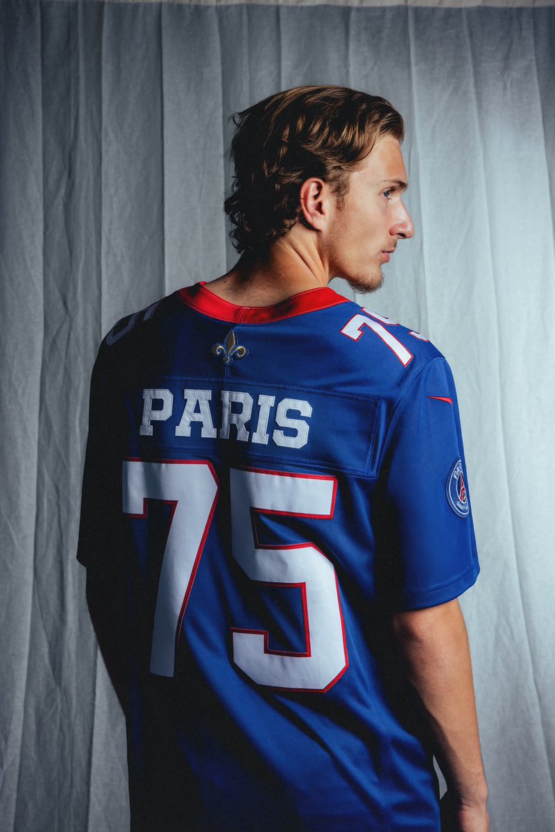 ActuFoot_'s tweet photo. 🚨 Le PSG 🇫🇷 et la NFL 🏈 annoncent une COLLABORATION INÉDITE et s’associent à travers une collection exclusive de vêtements. 👕❤️💙

📸 @PSG_inside https://t.co/lZcf3SFRk6