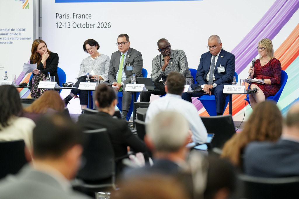 opengovpart's tweet photo. 𝐆𝐨𝐯𝐞𝐫𝐧𝐦𝐞𝐧𝐭𝐬 𝐧𝐞𝐞𝐝 𝐭𝐨 𝐛𝐞 𝐮𝐧𝐬𝐭𝐮𝐜𝐤. 𝐎𝐩𝐞𝐧 𝐠𝐨𝐯𝐞𝐫𝐧𝐦𝐞𝐧𝐭 𝐜𝐚𝐧 𝐡𝐞𝐥𝐩 𝐭𝐡𝐞𝐦 𝐠𝐞𝐭 𝐭𝐡𝐞𝐫𝐞.

That was a central message at the @OECDgov Global Forum on Building Trust and Reinforcing Democracy in Paris last week. 

Get our highlights 👇 https://t.co/KcBXp0tb5T