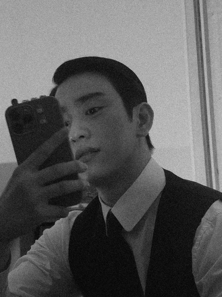 everlovejy's tweet photo. jinyoung got five tiny turtles on his phone from yoojung 🥹 https://t.co/q2IAce52yA