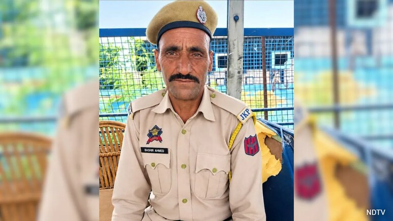 ndtv's tweet photo. Missing Jammu And Kashmir Cop's Murder Case Solved, 2 Arrested https://t.co/tnp0PezPeB

@deepduttajourno https://t.co/5x6gJeyB3I