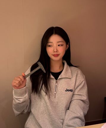 steps_ahead's tweet photo. シンプルなロゴが映えるJEEPのハーフジップスウェット✨
ゆったりしたシルエットで、ラフなストリートスタイルにもぴったり。
カラー違いで雰囲気を変えて楽しめます。

日本からも買えるみたい👀
https://t.co/VEvisGiK26

#JEEP #ジープ #ハーフジップ #スウェット #ストリートファッション #BUYMA https://t.co/YbopnebEH1
