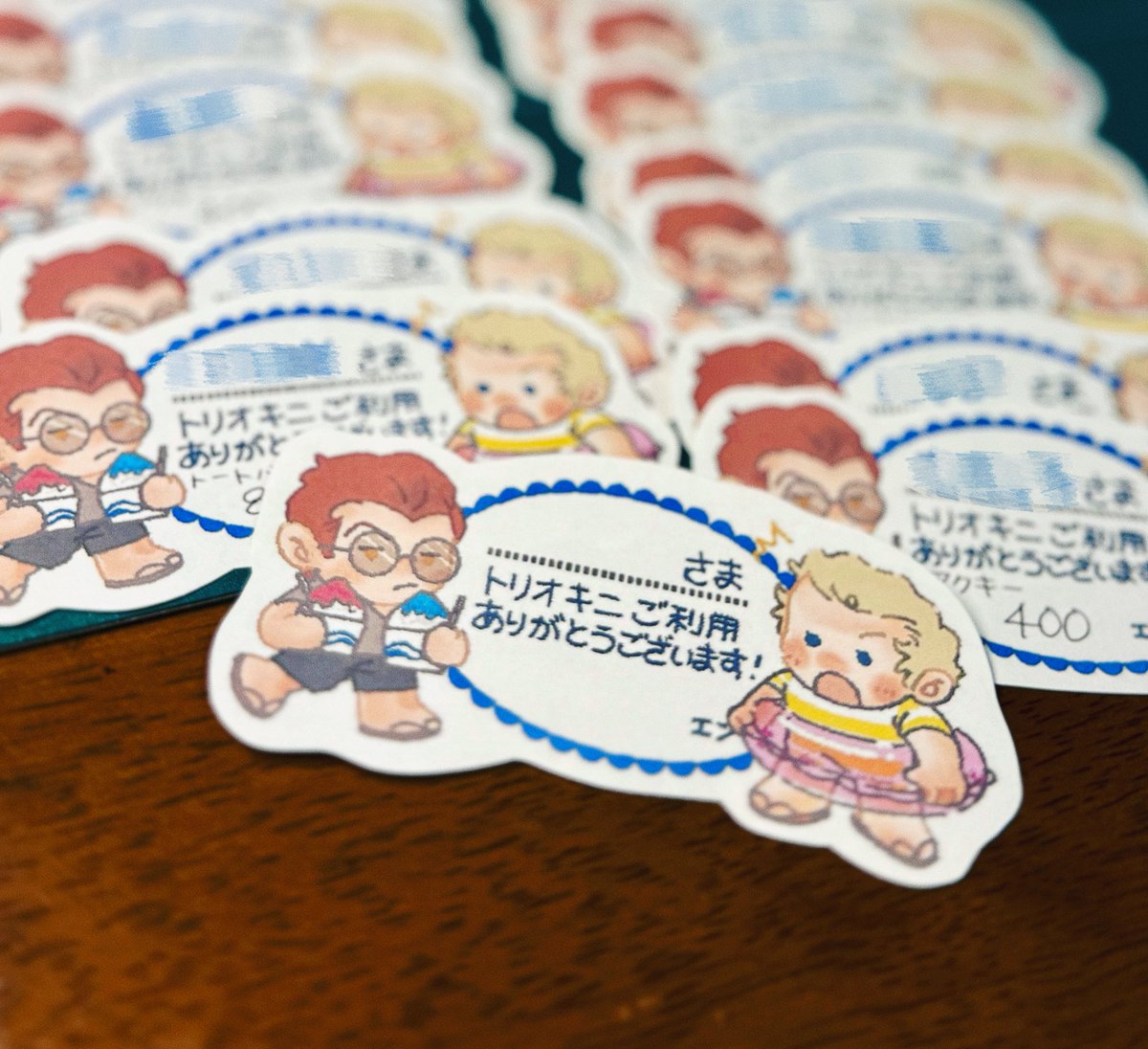 mar10_426's tweet photo. 同人失敗談…というより、やっててよかった〜〜ってことは、お取置きを多めに取ってた時、誰がどの頒布物で価格がどれくらいかかるのか、確認できる様にステッカーつけてたことですかね…？お取置きしてくださる方限定のイラストだったので喜んでもらえたし、何よりスムーズに取引できたので、またやりたいなって感じでした！！