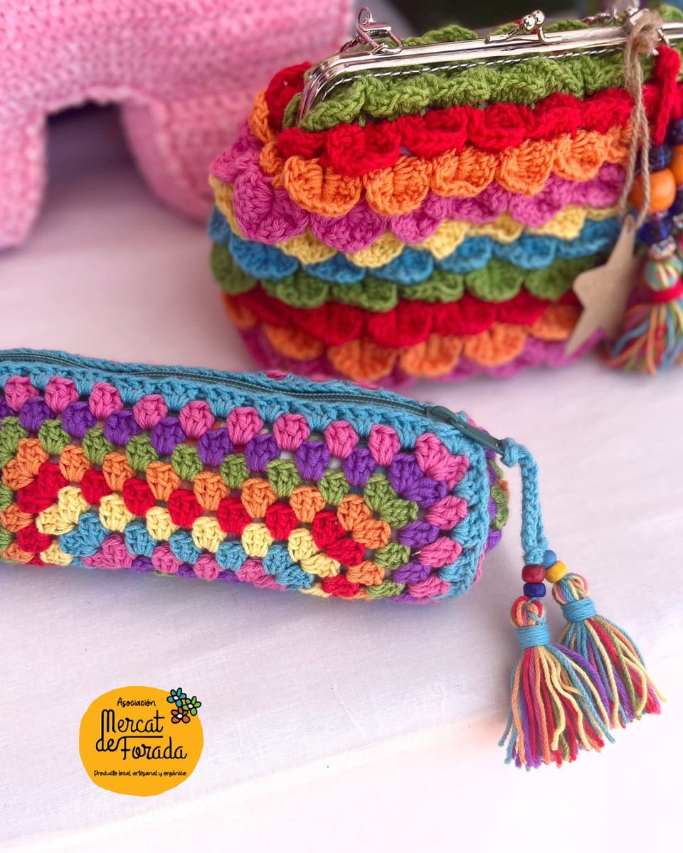 hill_yz1374's tweet photo. Arcoíris tejido a mano para llevar contigo 🌈🧶 Piezas únicas creadas por manos de Ibiza que apoyan la #economíalocal y llenan de color tus días. Ven a charlar con quienes las hacen y encuentra ese detalle con alma que te acompaña todo el año. https://t.co/vmux85cfIA