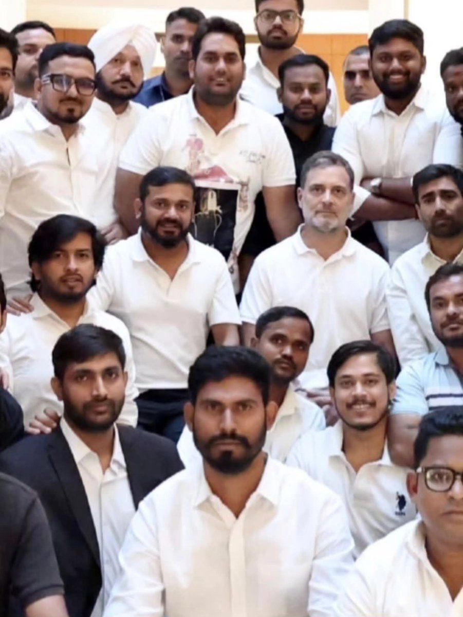 Gsandhu2128's tweet photo. Had a wonderful and insightful interaction with Shri Rahul Gandhi ji, Priyanka Gandhi ji & senior leadership. Grateful for their guidance.

ਸ਼੍ਰੀ ਰਾਹੁਲ ਗਾਂਧੀ ਜੀ, ਸ਼੍ਰੀਮਤੀ ਪ੍ਰਿਯੰਕਾ ਗਾਂਧੀ ਜੀ ਅਤੇ ਪਾਰਟੀ ਦੀ ਸੀਨੀਅਰ ਲੀਡਰਸ਼ਿਪ ਨਾਲ ਬੇਹੱਦ ਸ਼ਾਨਦਾਰ ਅਤੇ ਗਿਆਨਵਰਧਕ ਵਿਚਾਰ-ਵਟਾਂਦਰਾ ਹੋਇਆ। ਉਨ੍ਹਾਂ ਦੇ ਮਾਰਗਦਰਸ਼ਨ ਲਈ ਤਹਿ ਦਿਲੋਂ ਧੰਨਵਾਦ।

ਗੁਰਵਿੰਦਰ ਸਿੰਘ ਗੌਰਵ ਸੰਧੂ 
ਸੂਬਾ ਉਪ ਪ੍ਰਧਾਨ, ਰਾਜੀਵ ਗਾਂਧੀ ਪੰਚਾਇਤੀ ਰਾਜ ਸੰਗਠਨ (ਪੰਜਾਬ)
ਹਲਕਾ ਸਨੌਰ 

@RahulGandhi @priyankagandhi @SachinPilot  @PargatSOfficial   @Partap_Sbajwa @CHARANJITCHANNI

#IndianNationalCongress
#PunjabCongress
#GauravSandhu
#HalkaSanour
#Patiala