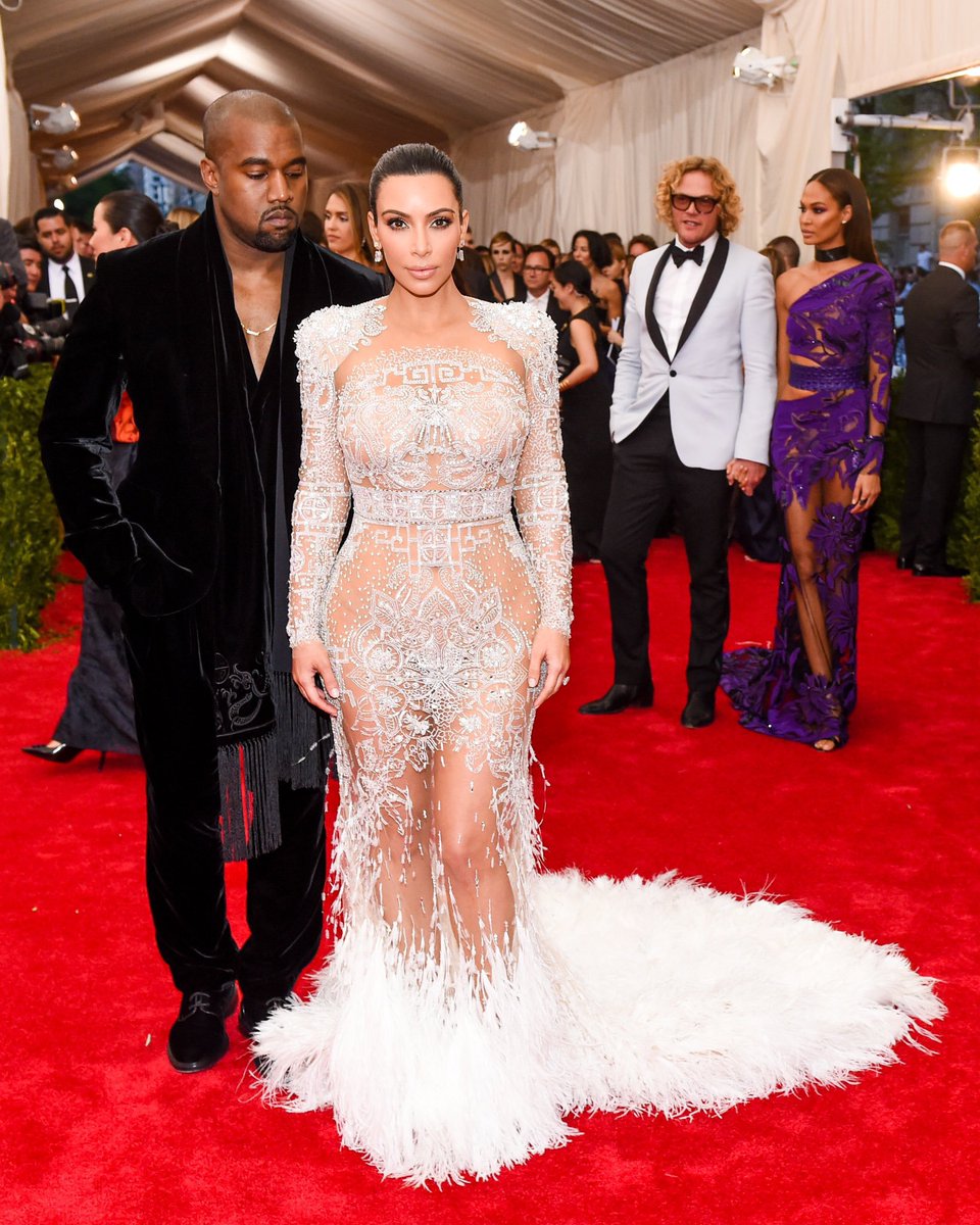 KimK3DSanctum2's tweet photo. ROBERTO CAVALLI - 2015 📸 #BFA
#KimKardashian https://t.co/KjImQUxPos