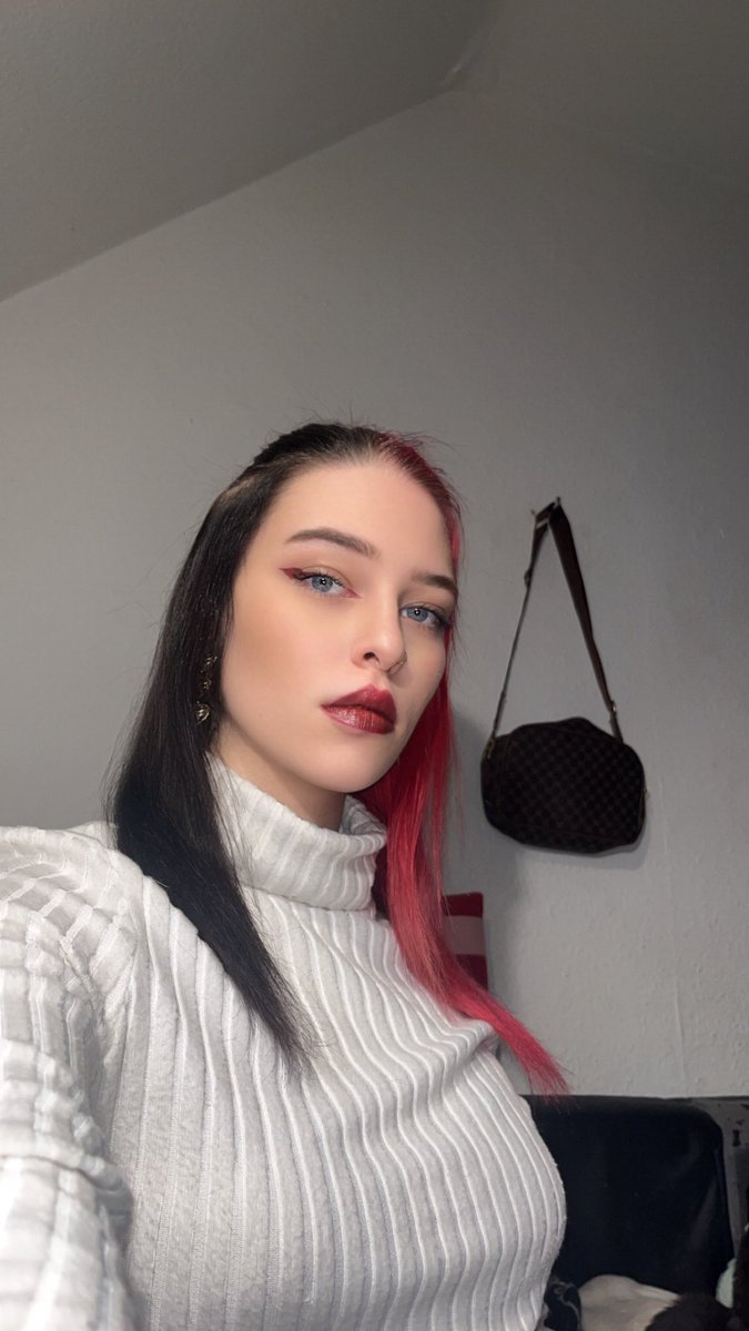 Rose_2k3_back's tweet photo. Soles (+) or toes (–)?
Comment your choice

@rtfindom 

#Feet #Soles #Toes #Füße #Fußsohlen #FeetLover #CloseUp #goth #alt #GothMommy #GoddessWorship https://t.co/6ztIvokrQD
