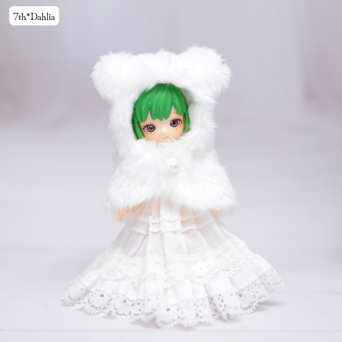littlepolish1's tweet photo. 作家様の素敵な委託品が到着しました✨

ミゼットドールサイズ　冬の妖精ドレスセット
7th*Dahlia様( @7thdahlia )の作品です♪
極小サイズのドール、ミゼットちゃん��イズのドレスセット。
フワフワの耳付きフード可愛いです💖
#FukuokaHarvest　5F-4 にて販売いたします！ https://t.co/nDwCriNjy2
