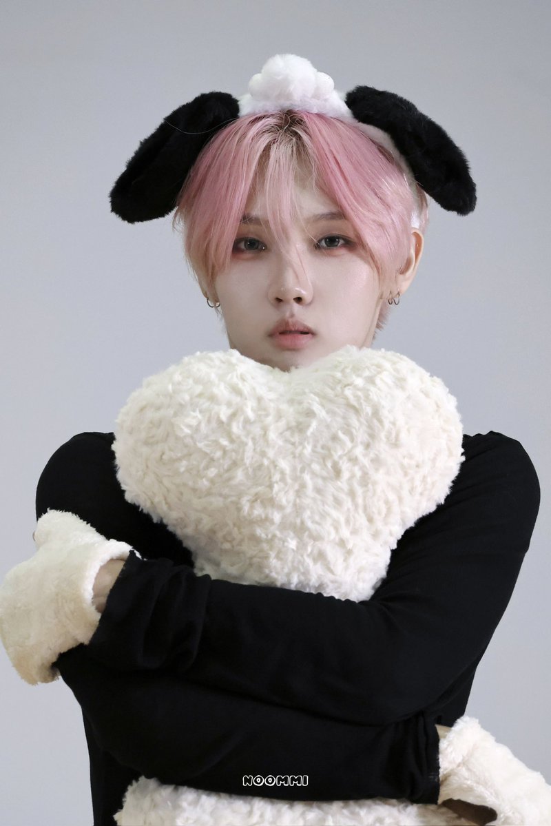 _noommi_'s tweet photo. 261018 APPLEMUSIC

🐶🦴

#수런 #SUREN #薛苏仁 
#MODYSSEY #모디세이 https://t.co/xg4voj4ZA9