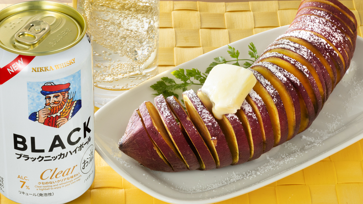 nikka_jp's tweet photo. さつまいもがおいしい季節になったのう！そこで

🍠ハッセルバックさつまいも🍠

いもに切れ目を入れ、ラップをして約4分レンチン！ホイルに乗せて溶かしバターをかけ、トースターで焼く！塩少々と粉砂糖を振り、追いバターをして完成じゃ！ほくほく甘じょっぱい味わいをハイボールといただくぞい！ https://t.co/dlHK2gqCUS