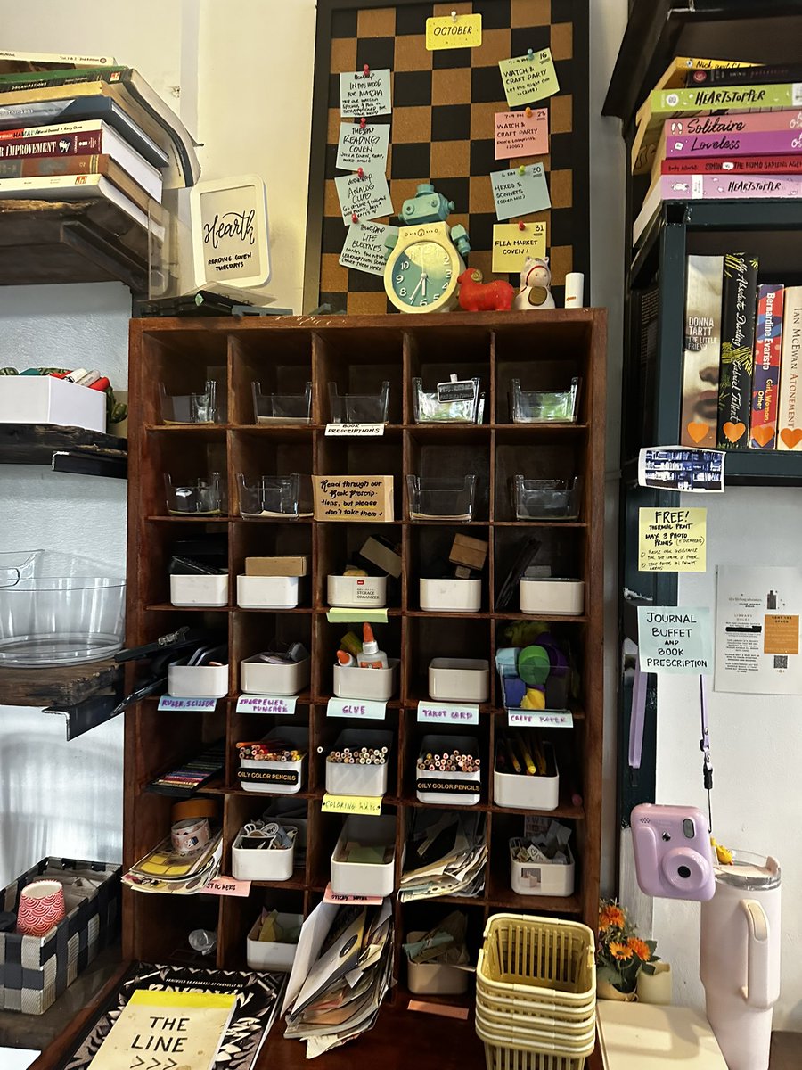 iycsts's tweet photo. once again asking people to support this local library cafe in esteban abada, quezon city. it has a variety of books you can read during your stay with free stationery and interactive things like typewriters and chutes. it is so, so worth your while!

📍 Hygge Book Apothecary https://t.co/YtxTUCjeJN