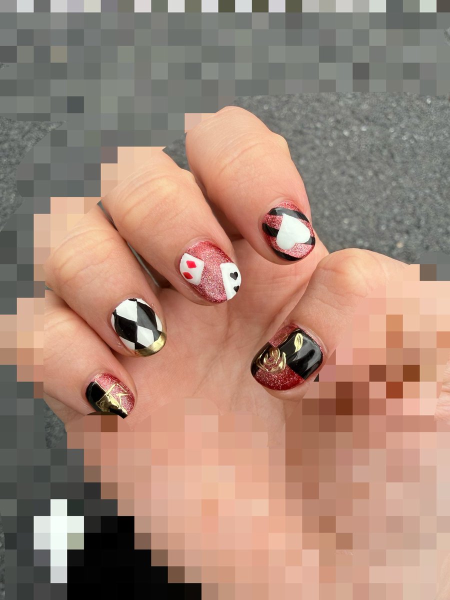 Girl___sy's tweet photo. 手とかあんまキレイじゃないけど、夢🌹イメージのネイルしてきた！！ https://t.co/0R6vw6PctC