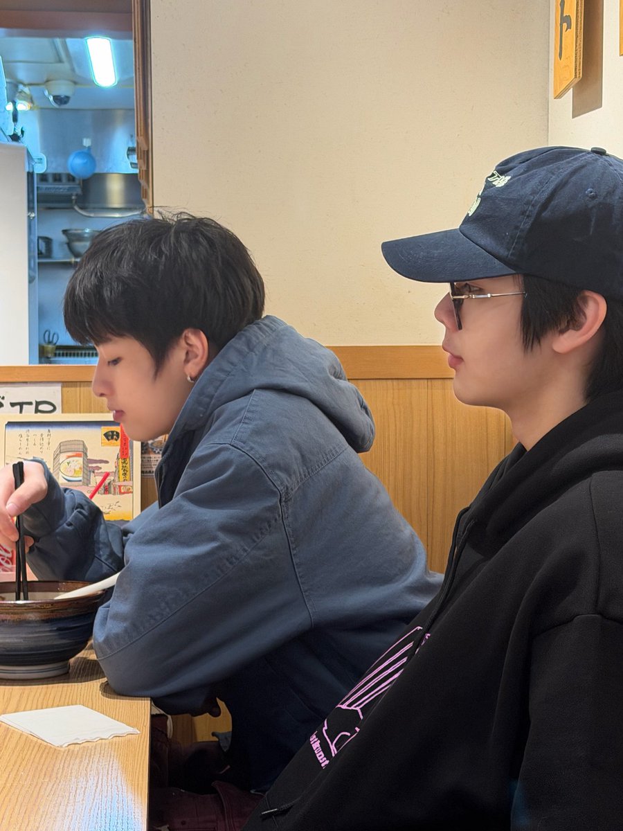 ronna_ronnachai's tweet photo. ราเมนอร่อยไหม? 🍜

#TheeWave
#tthi_eks #waavetnp https://t.co/XRFJ5O4qDu