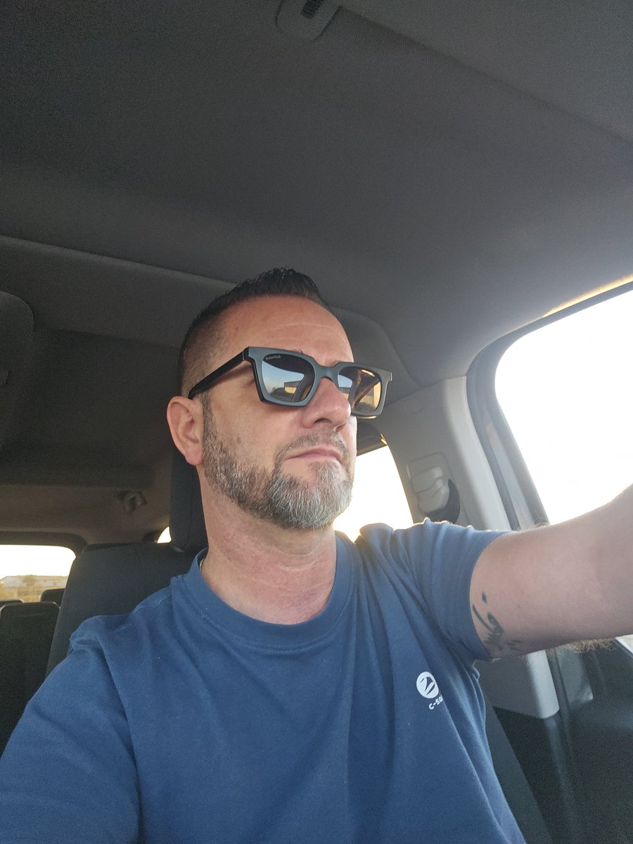 siculo0578's tweet photo. Si viaggiare... evitando le buche più dure.. meraviglioso inizio settimana 😘😉 https://t.co/8YotlUFFsw