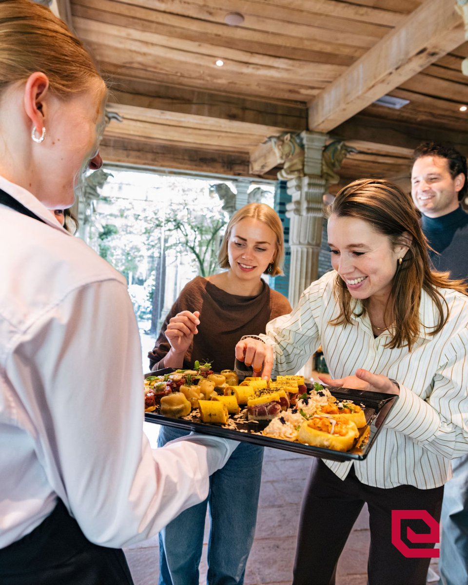 Events_NL's tweet photo. Cocktails &amp; leeuwen: bedrijfsfeest in de dierentuin

Lees het hele artikel via https://t.co/RCIrLqFdIi

#events #evenementorganiseren #eventbranche #Dierentuin /DierenPark Amersfoort /Fotografie: Ward Mavis &amp; Jessie Kamp /Tekst: Erik van den Berg https://t.co/LvA3qhXx0y