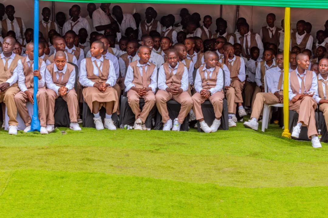 Mathieuwirwanda's tweet photo. 📚 Education is the key to a brighter future. Investing in education means investing in Rwanda's sustainable development. Let us continue empowering our young generation with knowledge and skills. #Rwanda #Education https://t.co/1nbWMNtxRo