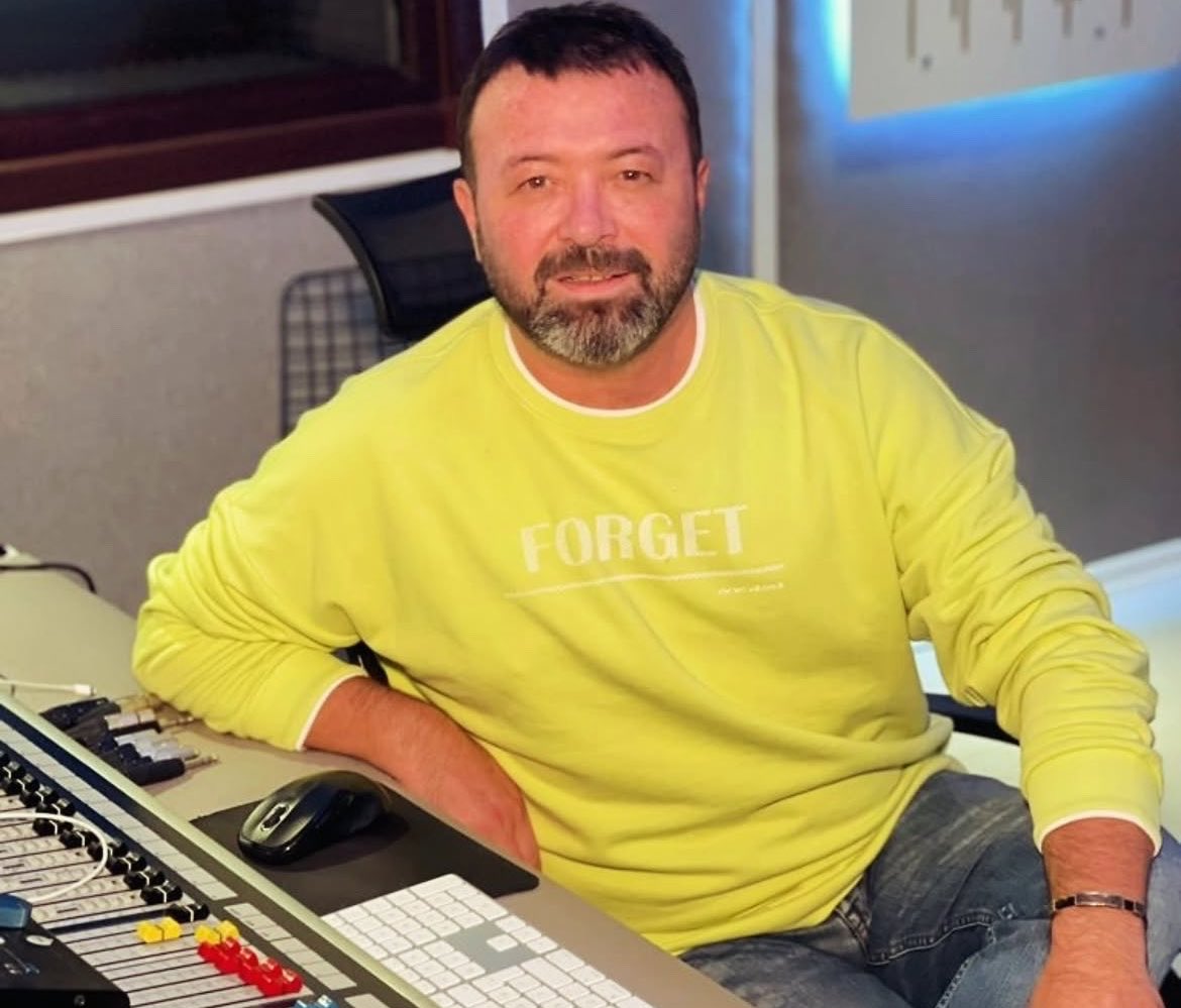 Radyo7's tweet photo. Sabahın ritmini Radyo7 ile yakala
Erkan’la Çok Canlı şimdi yayında 🎶 🎙️🩷

#radyo7 #erkanlaçokcanlı #müzik @erkanonurkoc https://t.co/sCNAW96qT4