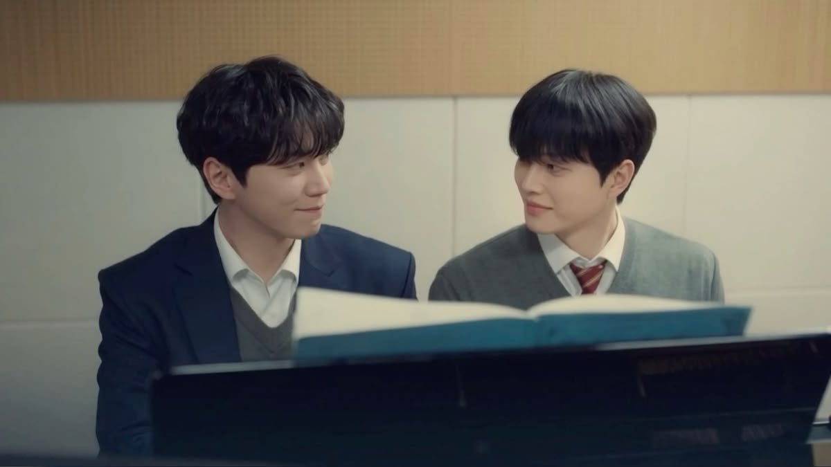 hyeontaks's tweet photo. the look of love. https://t.co/V86auVZwmm