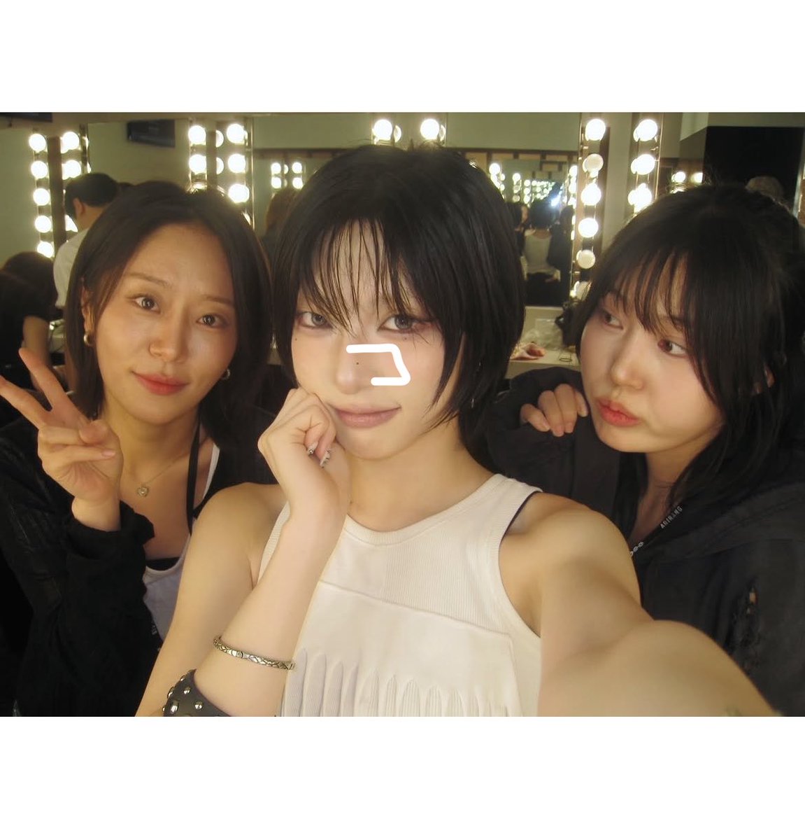 itjmnitko's tweet photo. she’s not drawing a fake nose mole to match him you can see it in her old pics too

it’s either makeup which is super common among koreans or she just naturally has one? i can’t believe you’re actually trying to start a rumor over a nose mole 😭😭 https://t.co/ouaKhLIYFS