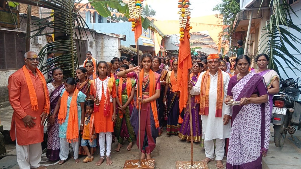 Mohan_HJS's tweet photo. 🚩 A RESOLVE FOR HINDU RASHTRA! 🚩

On the auspicious occasion of Navratri and Ayudha Pooja, Hindu brothers in Haliyal, Karnataka, took a solemn pledge to dedicate themselves to the mission of establishing a Hindu Rashtra under the initiative of Hindu Janajagruti Samiti.

🙏 May this sacred resolve inspire greater unity, Dharma awareness, and unwavering dedication towards the protection of Hindu Dharma and the nation!

One resolve. One mission. One united Hindu society! 🚩

#HinduRashtra #HinduJanajagrutiSamiti #Navratri #AyudhaPooja