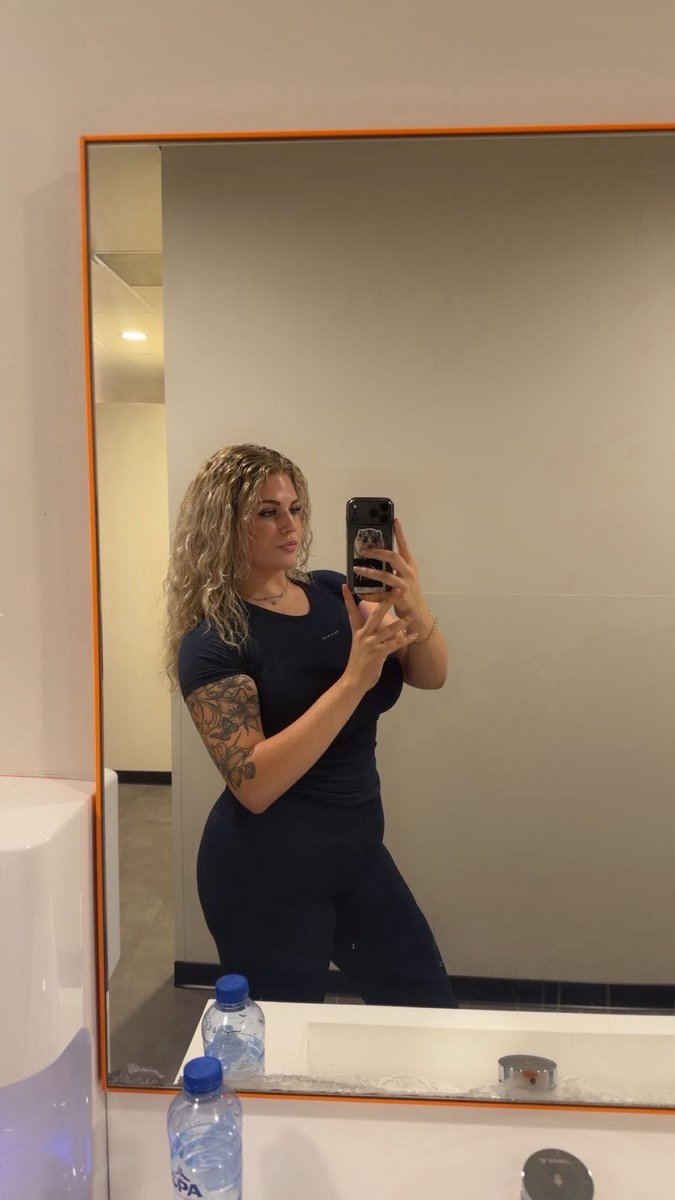 meestereschris's tweet photo. Goedemorgen slaafjes, het is weer maandag dat betekent weer lekker werken voor MIJN geld. 💵💵 Wees braaf en stuur je goddess hieronder geld klein sukkeltje😉🎀👑 (het hoogste bedrag krijgt een verassing) 
stuur bewijs via dm
 https://t.co/N76yJq1Moc
#findomnl #tikkieslaaf #goddess  #findomnl #tikkieslaaf #goddess
