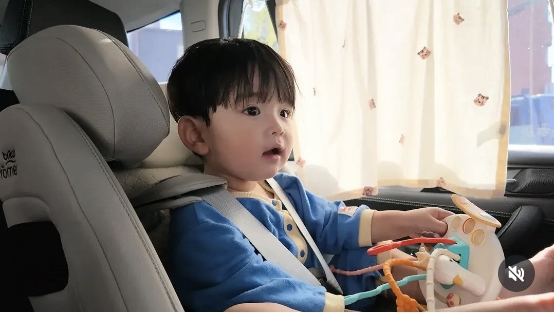 MIN_HLOVE's tweet photo. 와 이렇게 보니까 진짜 많이 컸네🥰🥰🥰
유준이 너무 귀엽다ㅏㅏㅏ!!!!🥰🥰
투바투×유준이 또 보고 싶다🥹 https://t.co/mXH3WVONAu
