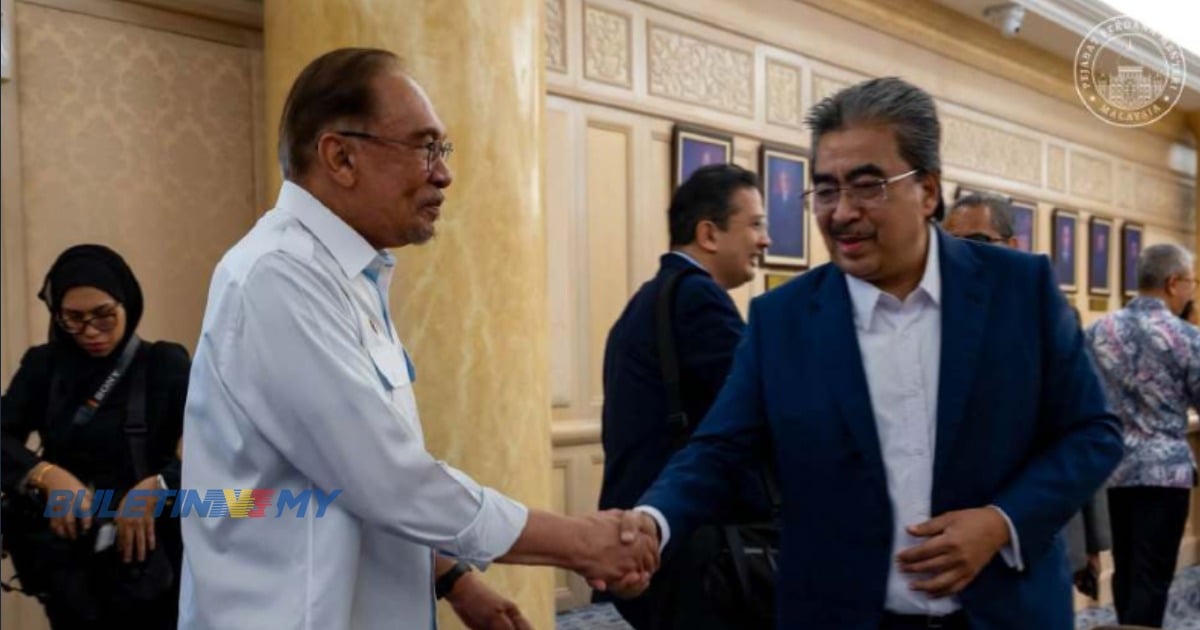 BuletinTV3's tweet photo. Pertumbuhan industri pusat data perlu dirancang secara strategik bagi menarik pelaburan berkualiti, memperkukuh ekonomi digital serta memastikan kelestarian tenaga, penggunaan air dan alam sekitar terus terpelihara.https://t.co/s8xXiYbZBD
#BuletinTV3 #PusatData https://t.co/IrvBb4COoY
