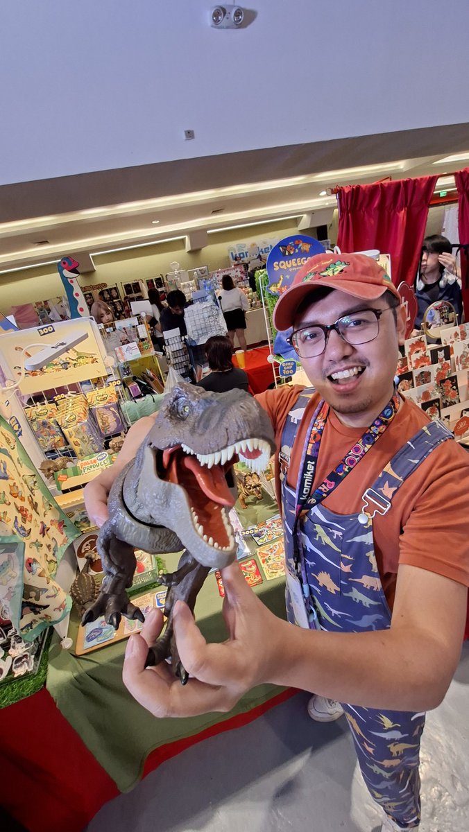 squeegool's tweet photo. That's a raaawwr... i mean wrap!

Thank you sa mga sumuporta sa komiket all original https://t.co/cv1Q9AJsyD