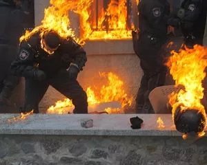 Morland1997's tweet photo. @rshereme Может расскажите бойцам Беркута как вы шокированы? https://t.co/yiL0Ln3A8U