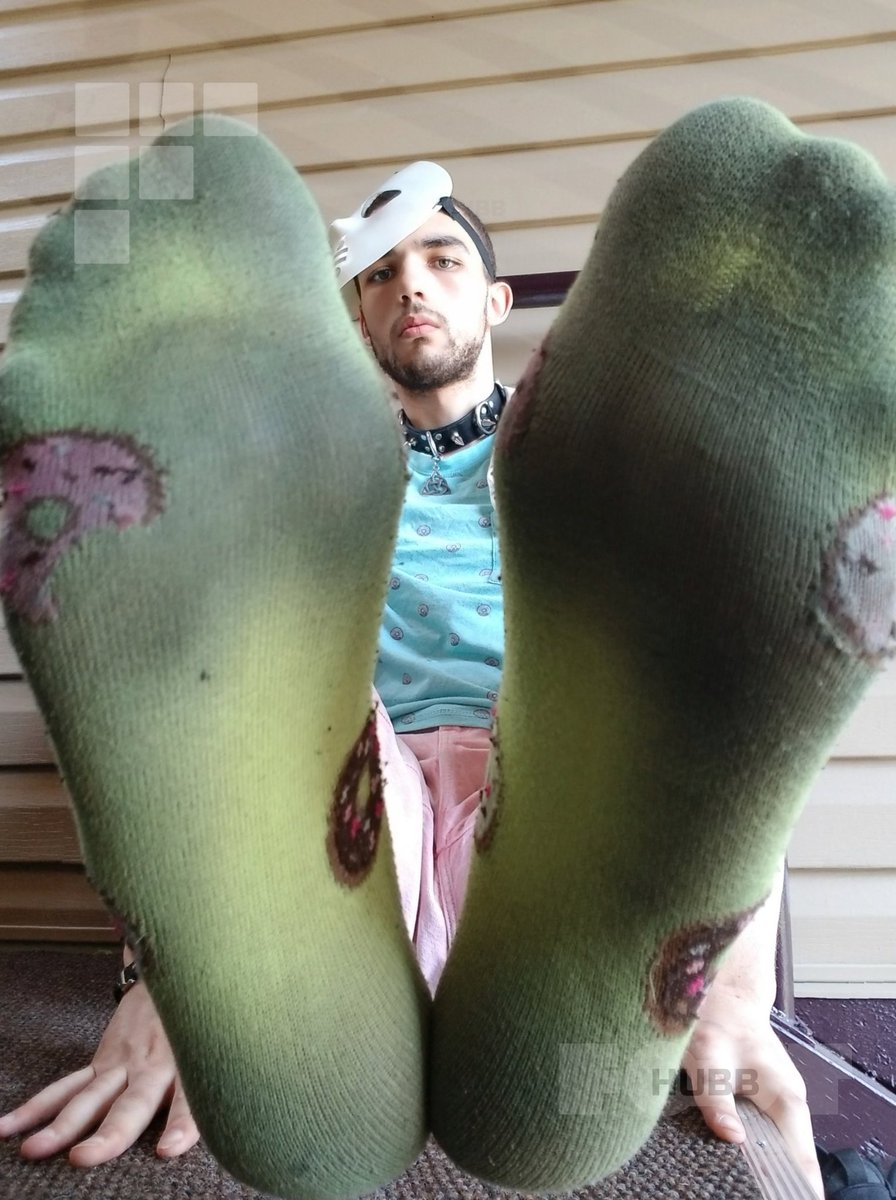 GoFootHubb's tweet photo. FootHubb model says his size 14, ripe Halloween socks, worn for 7 days, will stay on until Halloween. https://t.co/3bM5UnTpuz