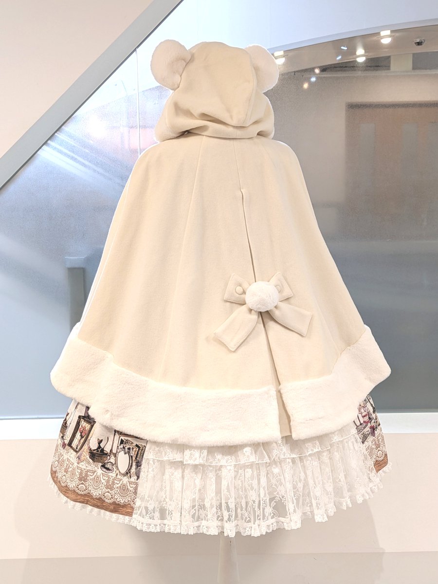 MetamorphoseEng's tweet photo. 💕🧸Now Available🧸💕
Bear Ears Bow Cloak (Swan Heart Charm)
https://t.co/dpyGcJLMON

colors: Pink, Off White, Camel Beige, Black

Lovely from the back, too💗

*Limited quantity
#outer #wintercloak #hoodedcloak
#metamorphose #Lolitafashion https://t.co/5BF3X7iHDy