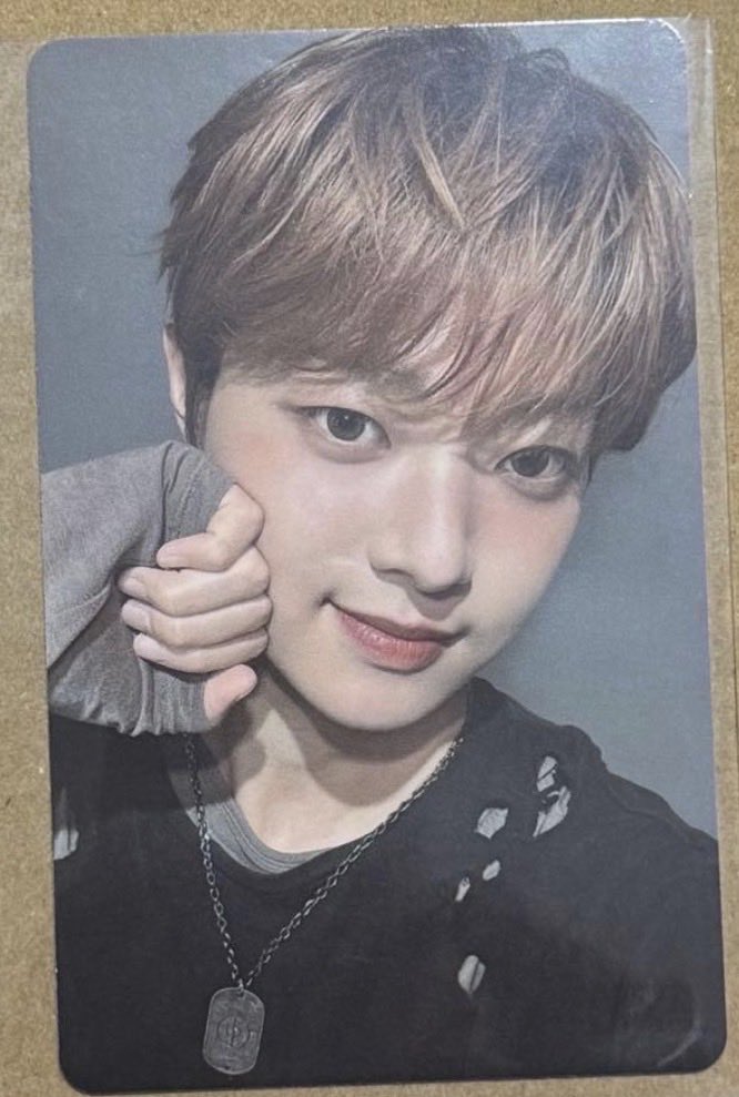 yix_nc's tweet photo. &amp;team andteam studio choom EJ トレカ　買取　交換　代行

譲　画像EJ

求　3000円/枚

こちらお求めのEJペンさんいらっしゃいませんか？？
代行宅に6枚ほどあるみたいで気になる方いればご連絡下さい！
メルカリ相場が4000円ほどなのでかなりお安く譲れるかなと思います🥲
#andTEAM交換 #andTEAM買取 https://t.co/JSjLJ56lC0