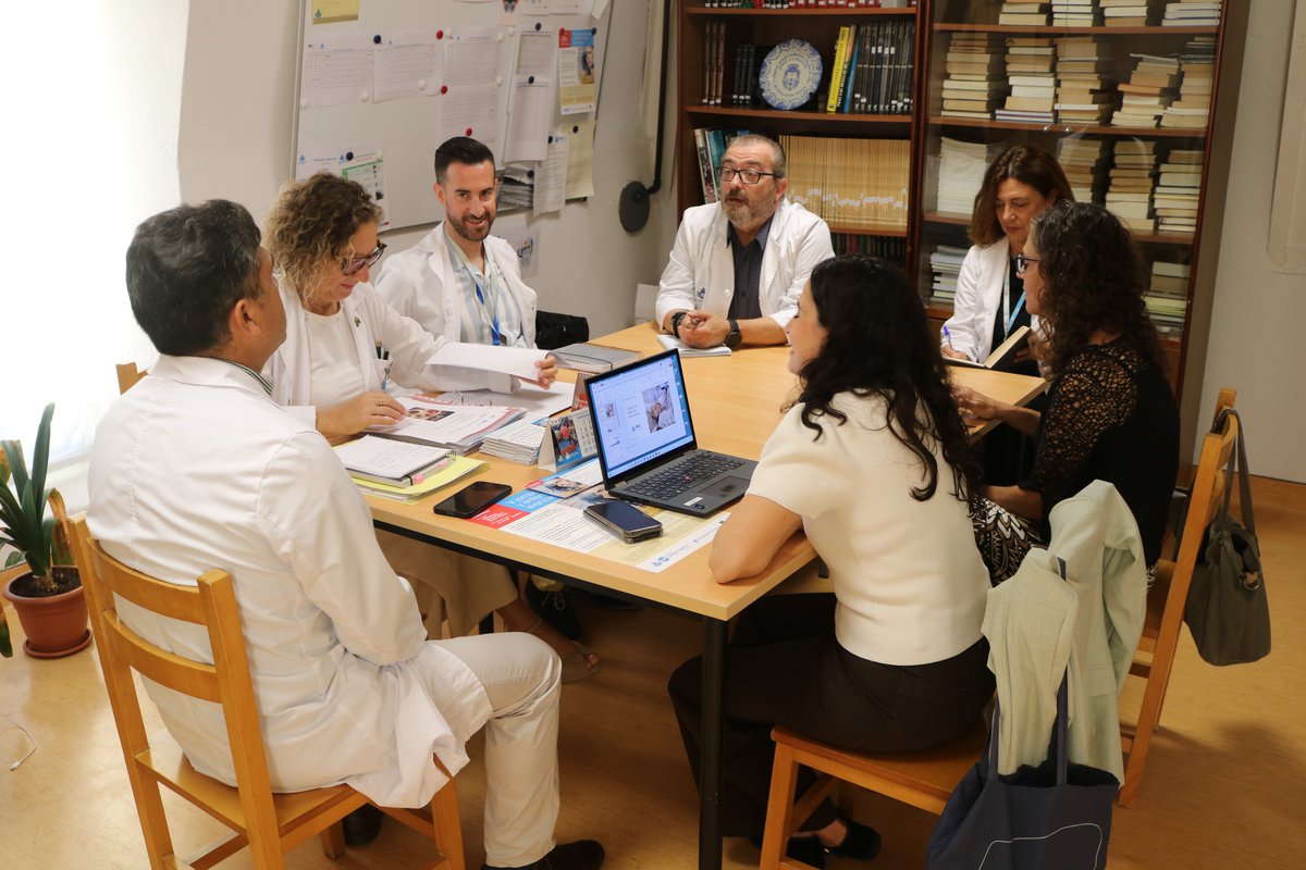 HSantaClotilde's tweet photo. El @HSCEaps no trabaja solo. Detrás de cada acompañamiento a personas con enfermedades avanzadas está el respaldo de @FundLaCaixa, a quienes hemos recibido esta semana. Es un privilegio contar con vuestro apoyo.
#FundacionLaCaixa #FinaldeVida #EnfermedadesAvanzadas https://t.co/m7IIpJoKfN