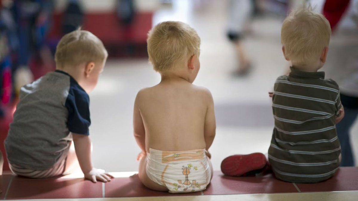 AstroLibrium's tweet photo. Für Kinder mit GebDatum 01.01.2025 entfällt in Bayern das Krippengeld in Höhe von 100 €. Für Kindergartenkinder wird der Zuschuss von 100 € ab 2027 nicht mehr an die Eltern gezahlt. Aber keine Sorge. Diese Info ist nur für Steuerzahler wichtig. Gehen Sie also weiter arbeiten!!! https://t.co/Yr4fAg1Rk7