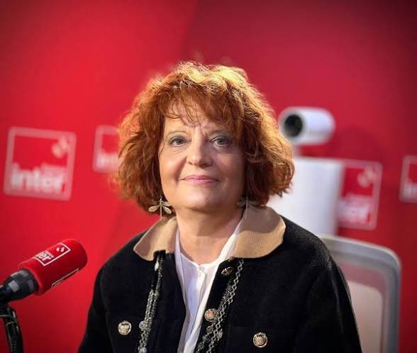 Guigz75116's tweet photo. Je vous présente, Laure Beccuau, procureure de Paris, vient de nous expliquer ce matin qu’elle « ne peut absolument pas confirmer » que les casseurs du 17 octobre soient d’ultragauche.

Traduction : pendant que le ministre de l’Intérieur, les préfets et les services de renseignement désignent clairement des groupes d’ultragauche organisés, cagoulés, équipés et coordonnés, le parquet de Paris refuse de le dire. « Ils gardent le silence », « ils ne revendiquent rien », « on ne peut pas confirmer ».

C’est pratique. On a des rues ravagées, des commerces pillés, des policiers blessés, des black blocs qui attaquent en première ligne mais la justice, elle, ne « peut pas confirmer ». Elle préfère diluer, relativiser, noyer le poisson dès que le récit ne lui convient pas.

Les services de renseignement et l’Intérieur disent ultragauche. La procureure de la République dit « je ne peux pas confirmer ». Voilà le système. 

Voilà pourquoi plus personne ne croit que la justice française dit la vérité quand ça dérange.

Comment voulez-vous que ce pays s’en sorte avec des magistrats qui changent le récit en temps réel ?