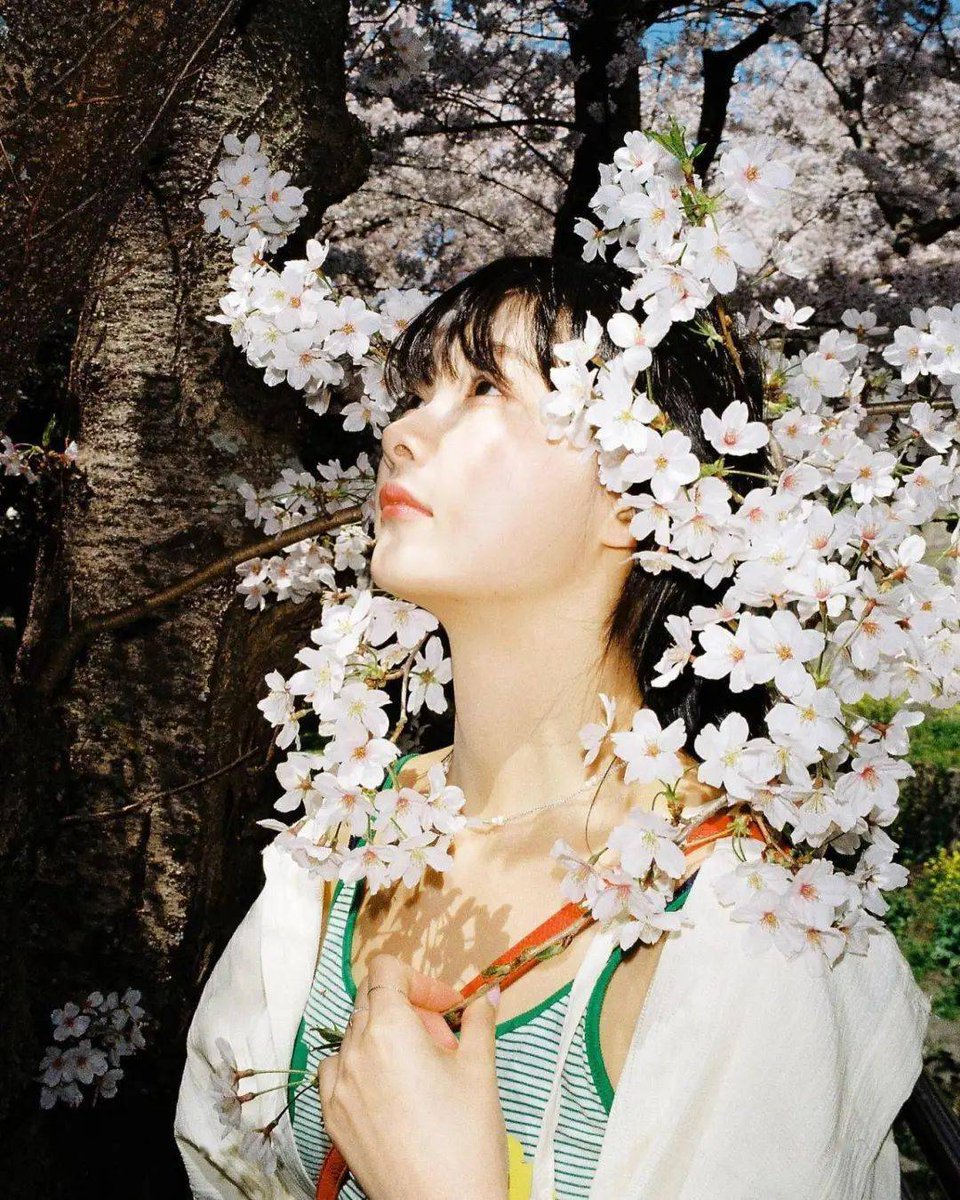 gimsehy71997743's tweet photo. [亓(qi)が選んだ花、把(ba)の仕草、绽(zhàn)びる笑顔、亟(jí)に伝えたい瞬間！]， https://t.co/zZFsjHXq1Z