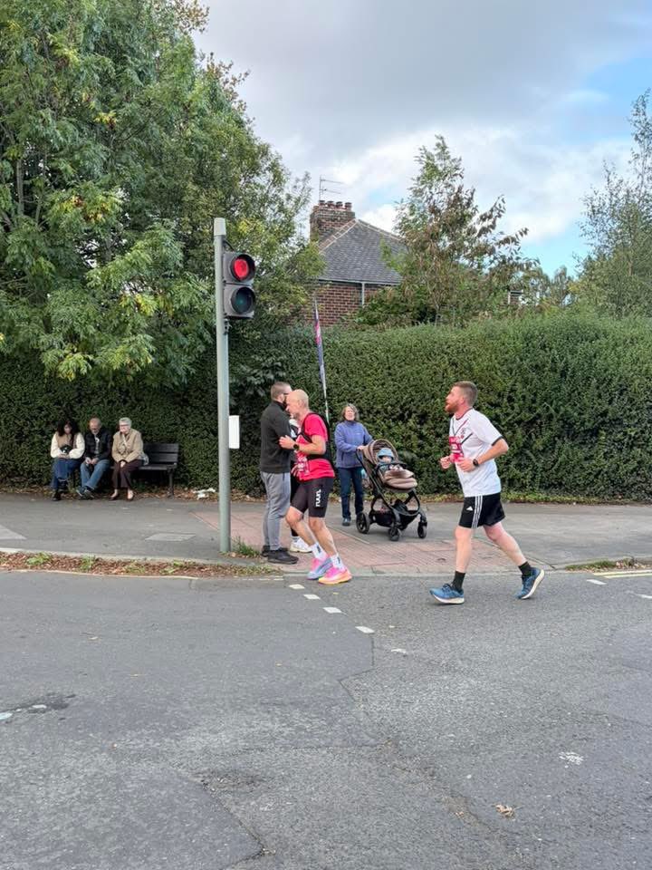 Progradar's tweet photo. Reflecting on a fabulous weekend around the running community. Pacing 28’ Sewerby parkrun before York for the annual Running Commentary get together. Sunday, pacing 4.30 at the Yorkshire Marathon. One thing that this reminded me is that marathons are bloody hard😊🏃‍♂️💪 @RunComPod https://t.co/9AQMnl3x1S