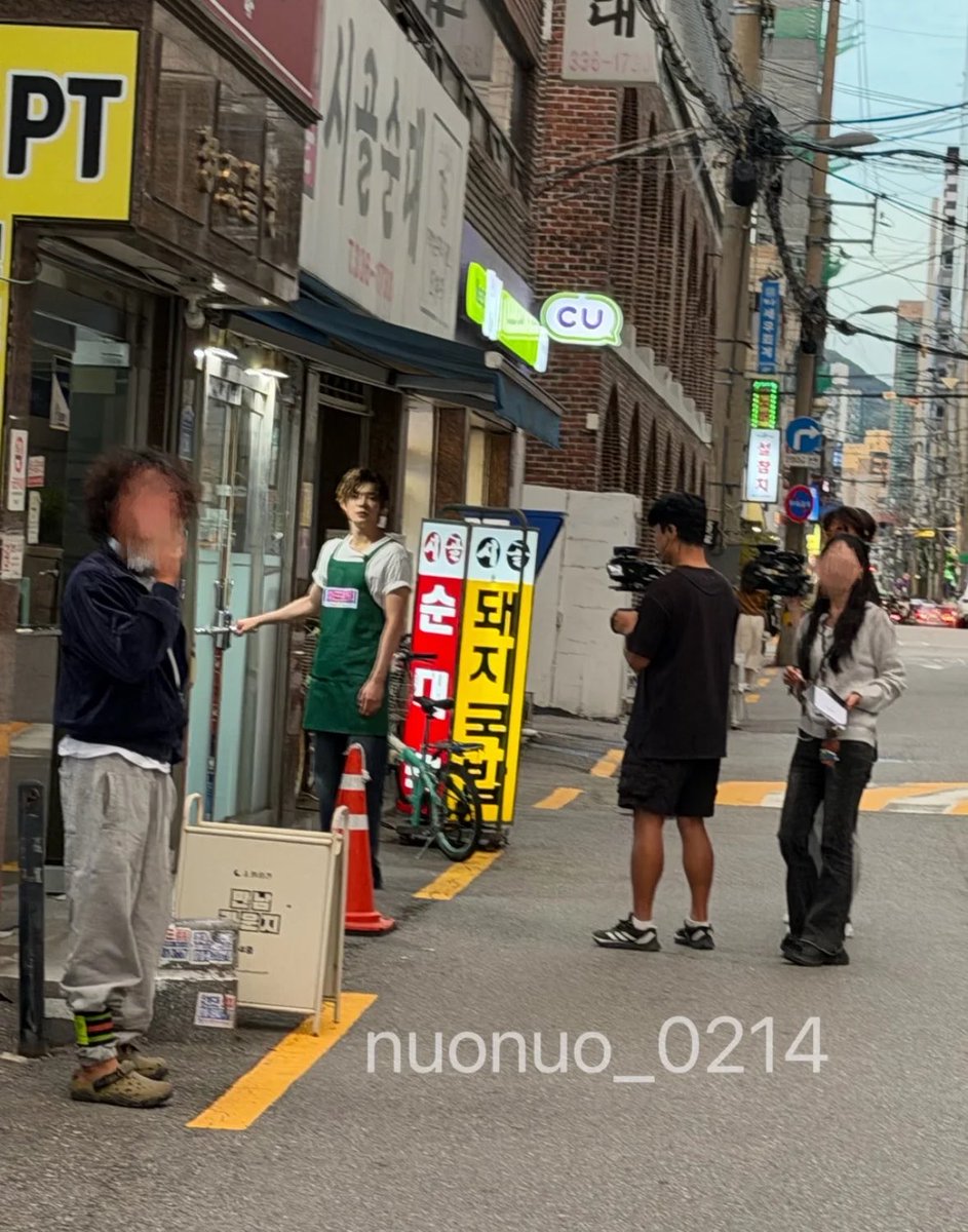 summer_yeonjun's tweet photo. 연준이 워크돌 또나오나봐ㅋㅋㅋㅋㅋㅋㅋㅋㅋㅋ순대국집 알바생ㅋㅋㅋㅋㅋㅋㅋㅋㅋㅋㅋㅋ https://t.co/KcL32dzXLn