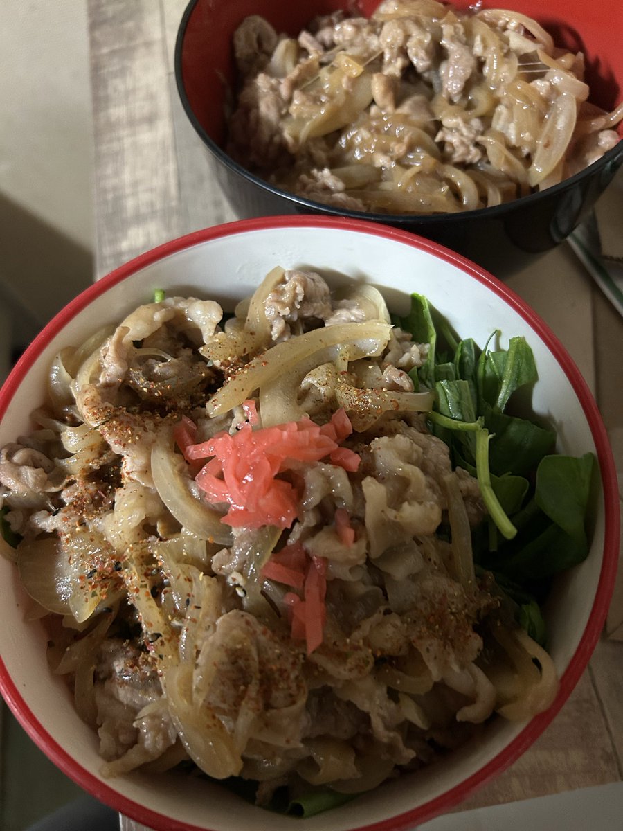 KARINTO_0411's tweet photo. うし！……いや豚ですけどね

男の子には丼！！ https://t.co/dzyHbTnzqg