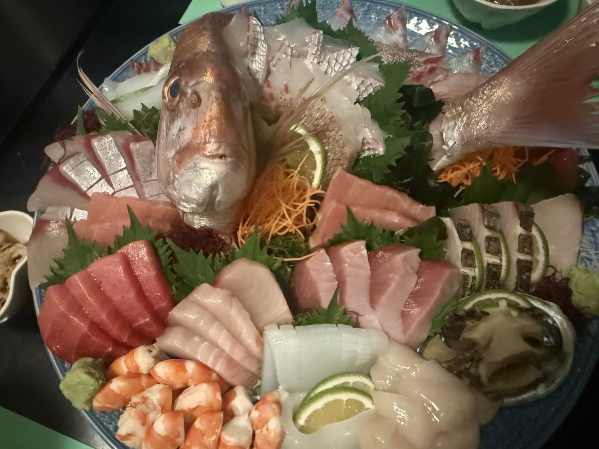 faloffice's tweet photo. 博多に到着して東京から来ていた阿部ちゃんと合流して、大好きなちゃんこ屋重ノ海さんへ✨

今日は新極真空手の大坪選手、堀之内選手も合流して、誕生日と無差別級4位のお祝いをさせて頂きました🥴🥂

とにかくお料理が美味すぎるし、ボリュームも満点💯で幸せすぎました✨ https://t.co/BGpbvc0bry
