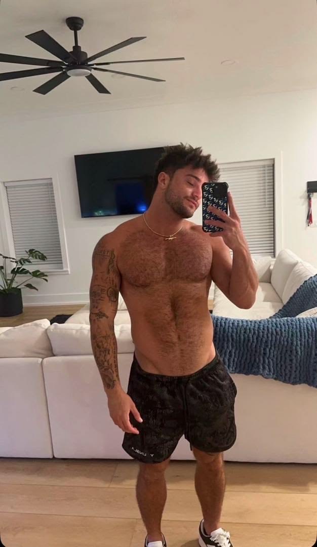 PhilipDemehafa's tweet photo. Would you love to be with me ? https://t.co/LPwdaBKVfi