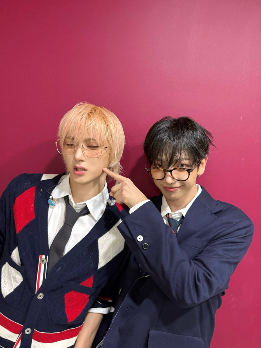 bbakbbak0's tweet photo. 아 헐😍 https://t.co/mkAhq8SoJl