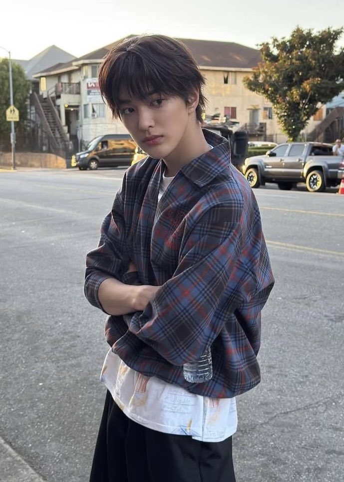 geonhocean's tweet photo. long hair keonho hits different https://t.co/I1yxEkx45p