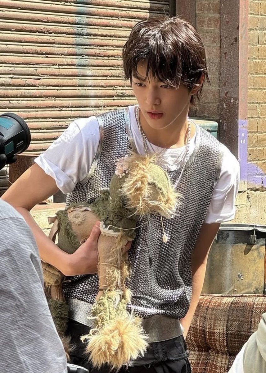 geonhocean's tweet photo. long hair keonho hits different https://t.co/I1yxEkx45p
